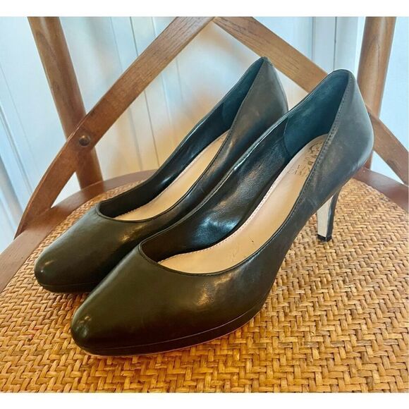 Vince Camuto black leather rounded toe pumps 8.5 - Picture 2 of 10